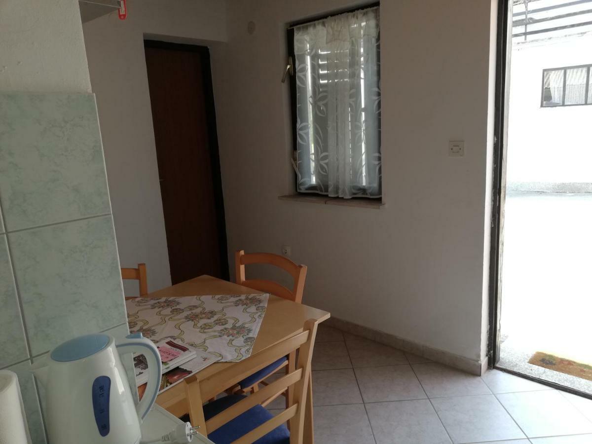 Sobe Zimmer Rooms Nika Tusilovic Exterior foto